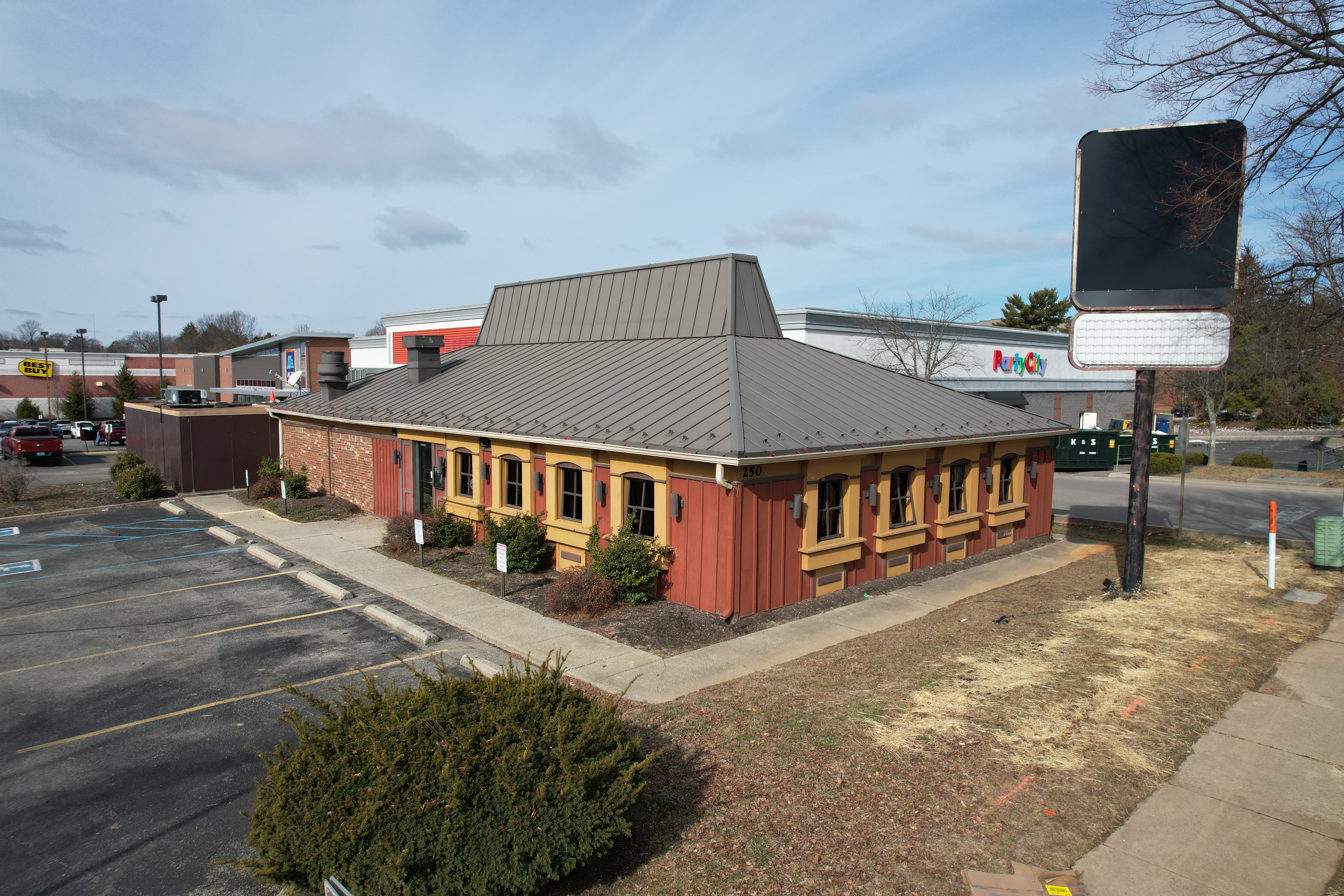The 123 S. Kingston Drive building.